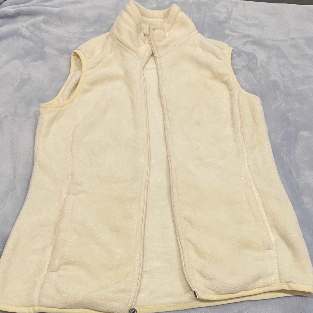White Sierra Women's Cream Fleece Vest